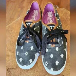 Keds Aztec leather trim size 7